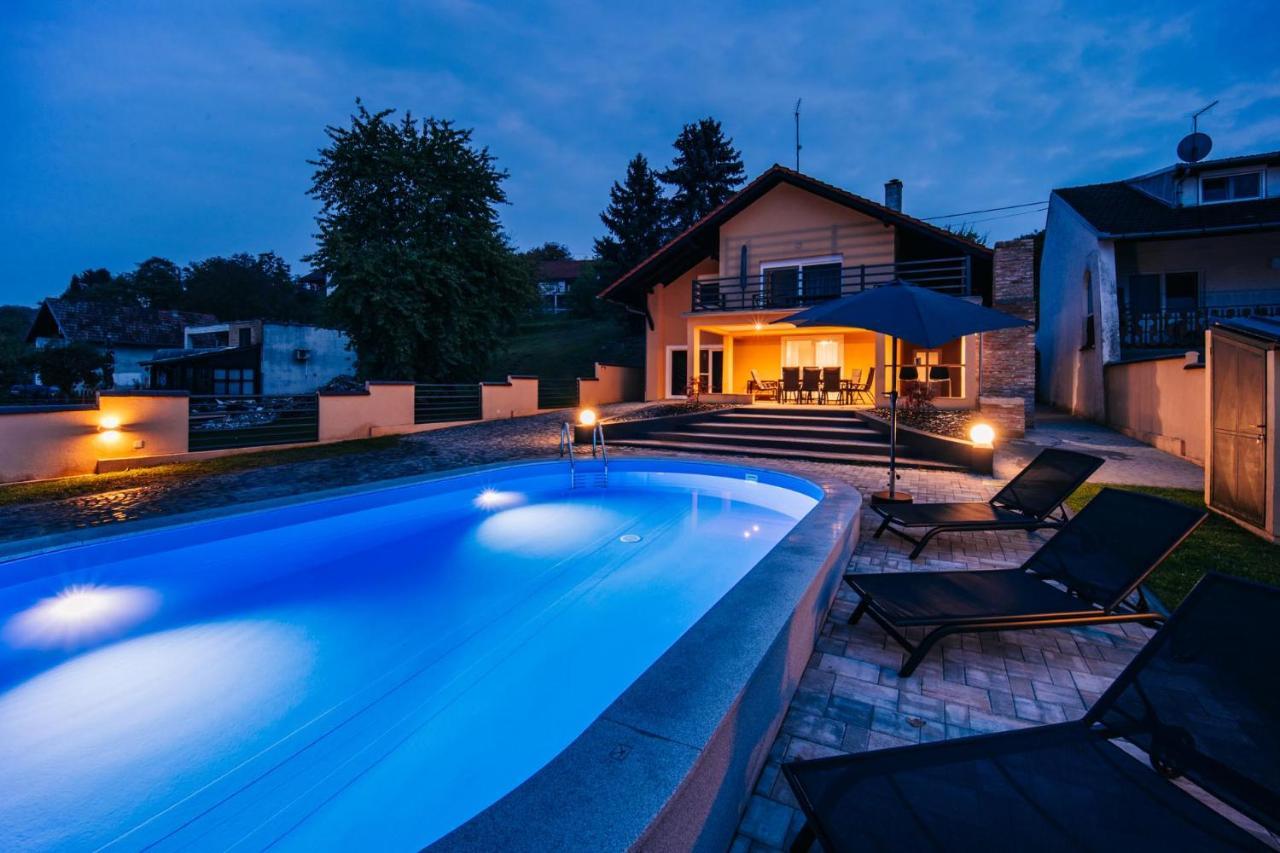 Villa Aljmaš Екстериор снимка