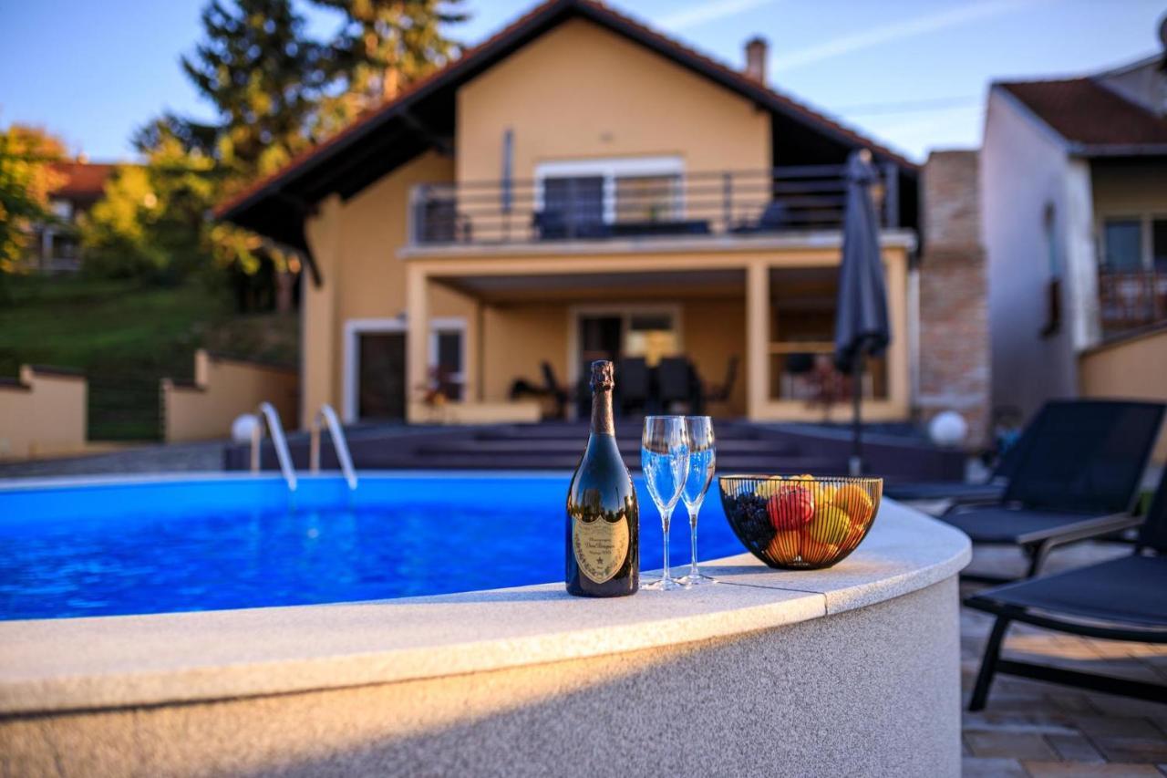 Villa Aljmaš Екстериор снимка