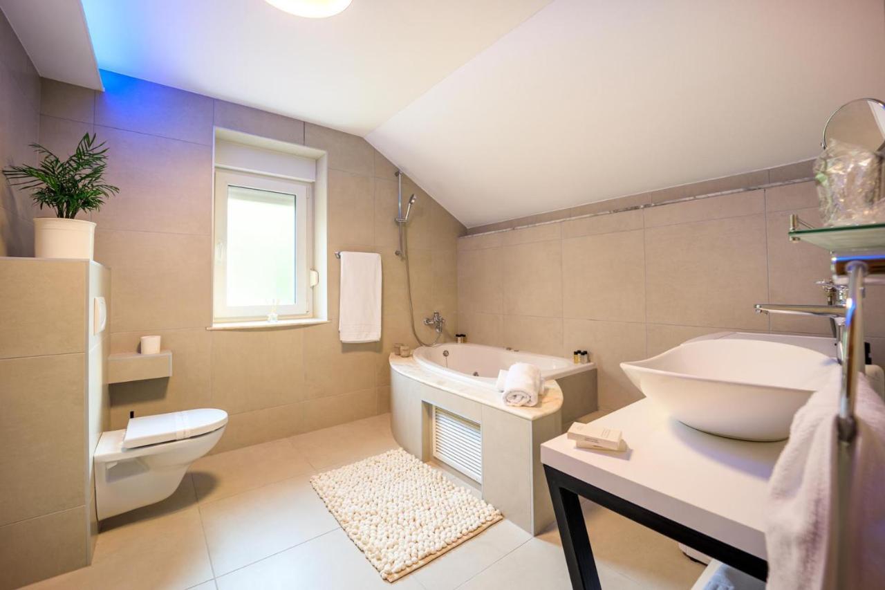 Villa Aljmaš Екстериор снимка