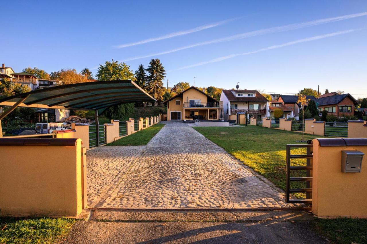 Villa Aljmaš Екстериор снимка