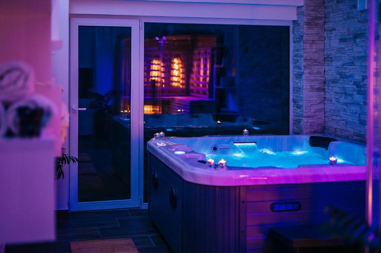 Villa Aljmaš Екстериор снимка