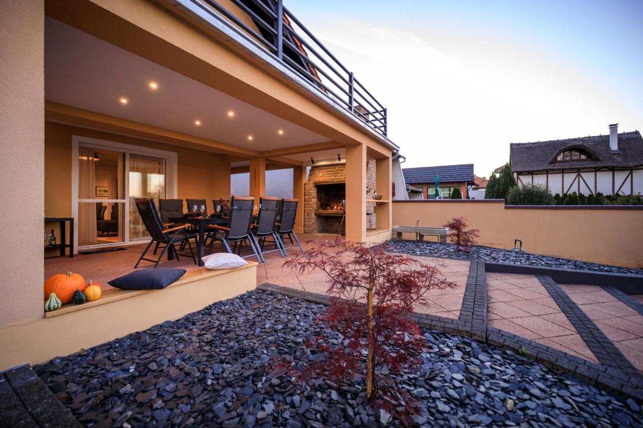 Villa Aljmaš Екстериор снимка
